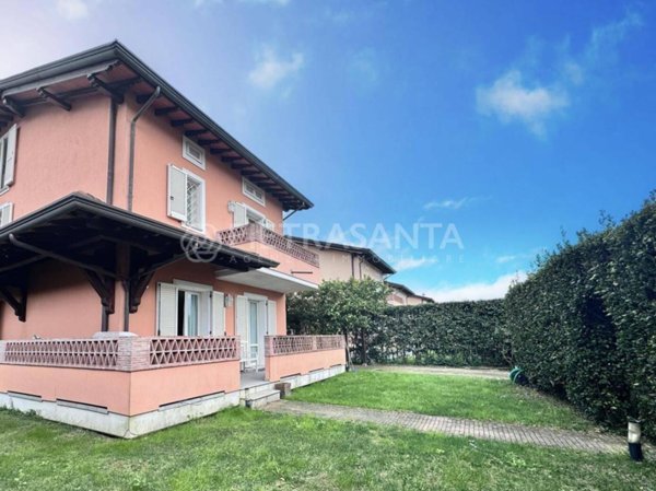 casa indipendente in vendita a Pietrasanta