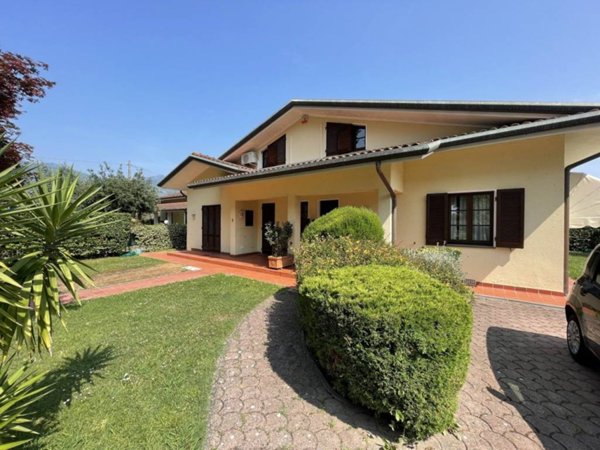 casa indipendente in vendita a Pietrasanta in zona Marina di Pietrasanta