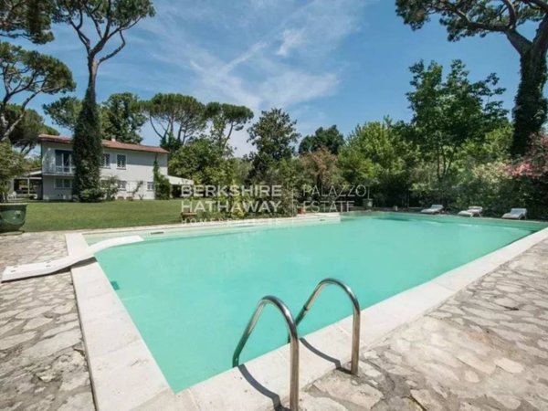 casa indipendente in vendita a Pietrasanta in zona Marina di Pietrasanta