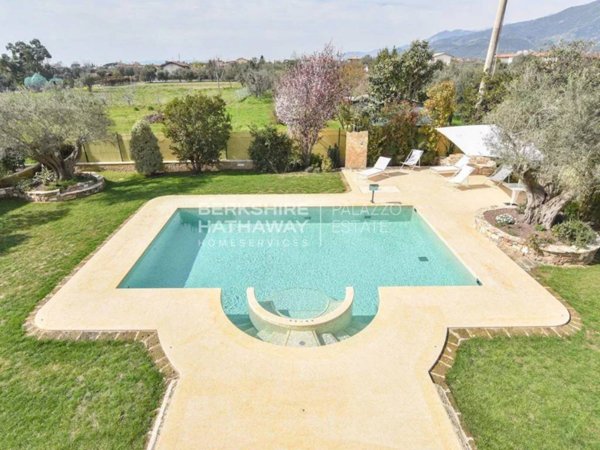 casa indipendente in vendita a Pietrasanta in zona Crociale