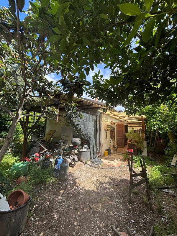 casa indipendente in vendita a Pietrasanta in zona Fiumetto