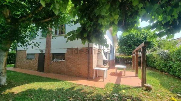 casa indipendente in vendita a Pietrasanta in zona Tonfano