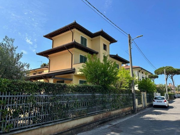 casa indipendente in vendita a Pietrasanta in zona Marina di Pietrasanta
