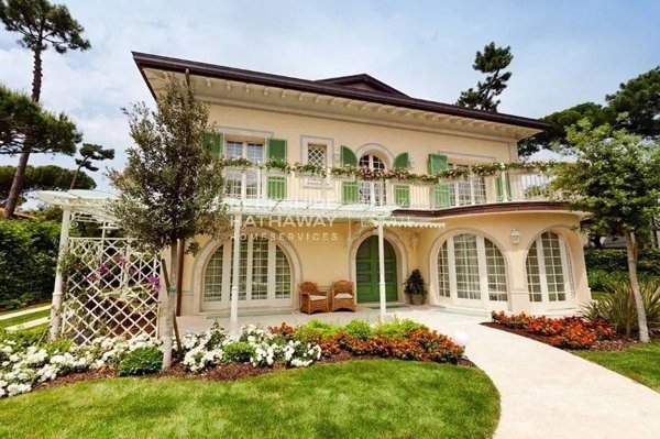 casa indipendente in vendita a Pietrasanta in zona Tonfano