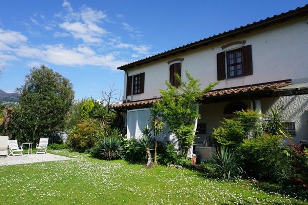 casa indipendente in vendita a Pietrasanta