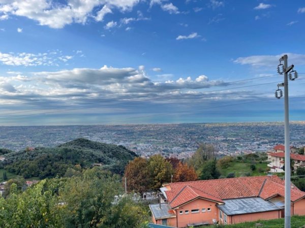 casa indipendente in vendita a Pietrasanta in zona Capezzano Monte