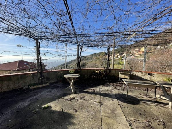 casa indipendente in vendita a Pietrasanta in zona Capezzano Monte