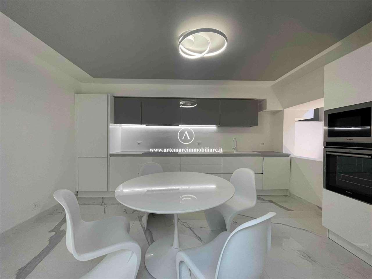 casa indipendente in vendita a Pietrasanta in zona Tonfano