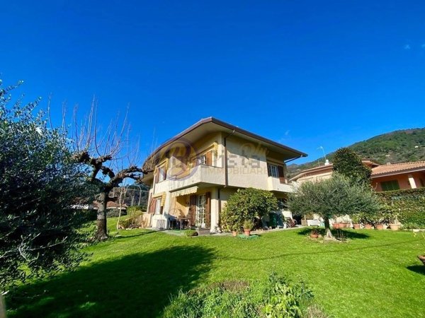 casa indipendente in vendita a Pietrasanta in zona Strettoia