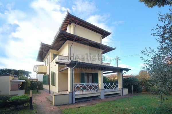 casa indipendente in vendita a Pietrasanta in zona Tonfano