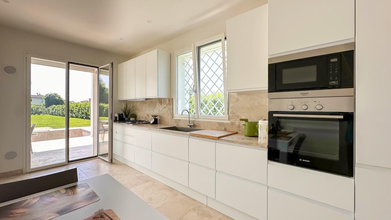 casa indipendente in vendita a Pietrasanta in zona Fiumetto