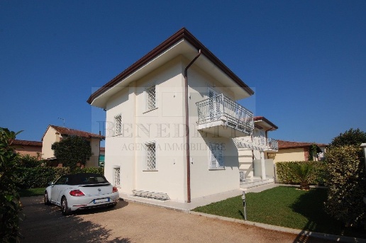 casa indipendente in vendita a Pietrasanta in zona Vignone
