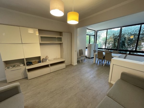 casa indipendente in vendita a Pietrasanta in zona Tonfano