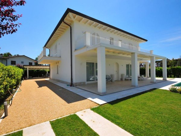 casa indipendente in vendita a Pietrasanta in zona Tonfano