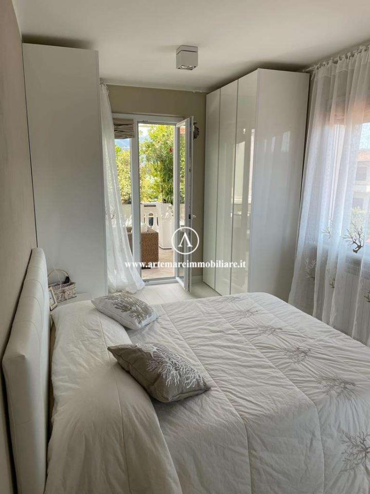casa indipendente in vendita a Pietrasanta in zona Tonfano
