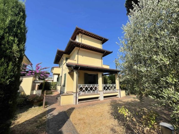 casa indipendente in vendita a Pietrasanta in zona Vignone