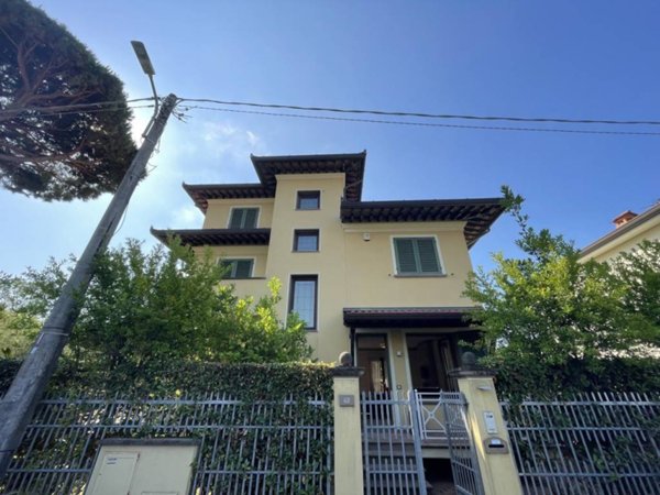 casa indipendente in vendita a Pietrasanta in zona Tonfano