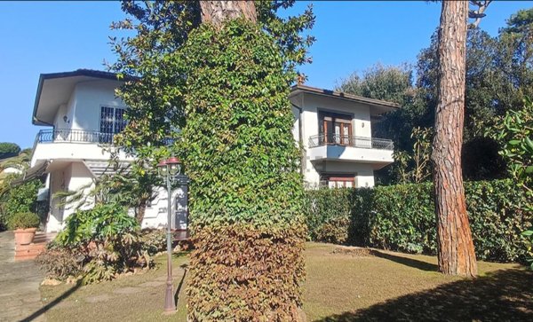 casa indipendente in vendita a Pietrasanta in zona Motrone