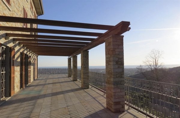 casa indipendente in vendita a Pietrasanta