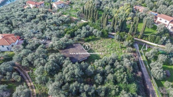 casa indipendente in vendita a Pietrasanta in zona Valdicastello