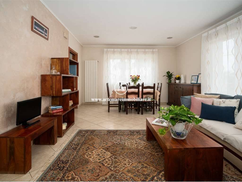 appartamento in vendita a Pietrasanta in zona Marina di Pietrasanta