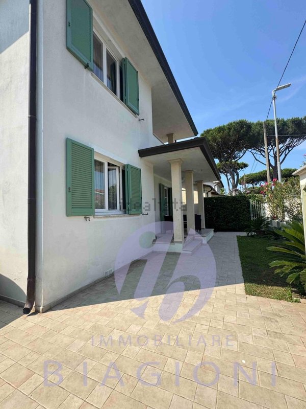 casa indipendente in vendita a Pietrasanta in zona Motrone