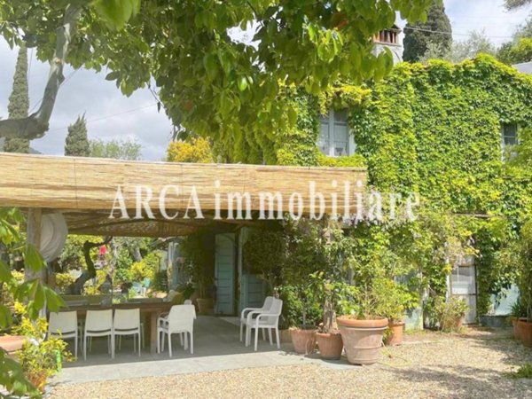 casa indipendente in vendita a Pietrasanta