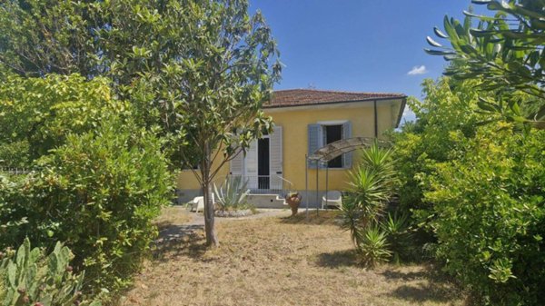 casa indipendente in vendita a Pietrasanta in zona Vignone