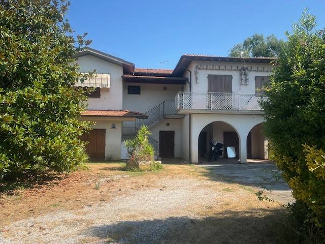 casa indipendente in vendita a Pietrasanta in zona Marina di Pietrasanta