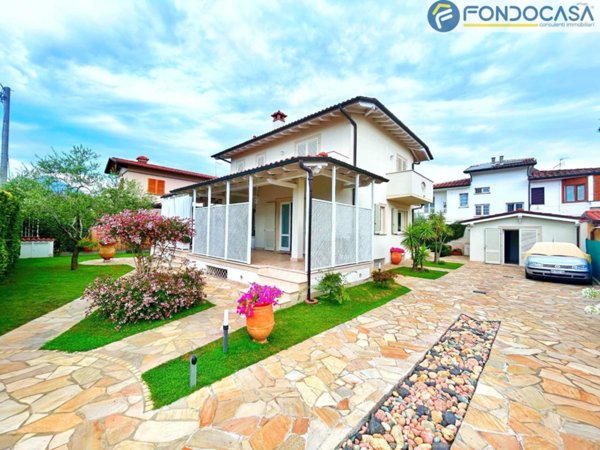 casa indipendente in vendita a Pietrasanta in zona Marina di Pietrasanta
