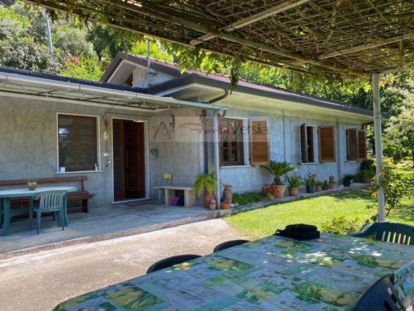 casale in vendita a Pietrasanta in zona Strettoia