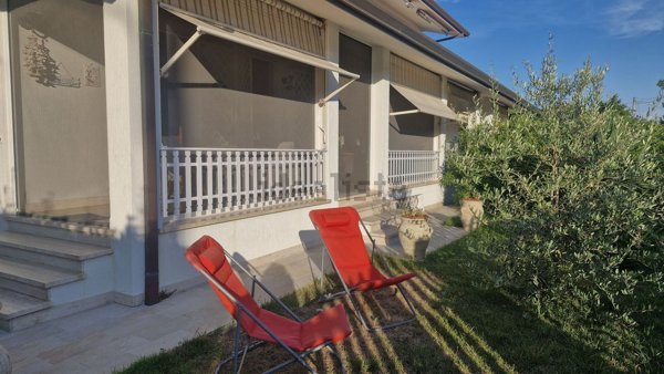 casa indipendente in vendita a Pietrasanta in zona Fiumetto