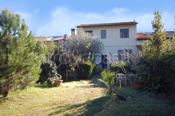 casa indipendente in vendita a Pietrasanta in zona Vignone