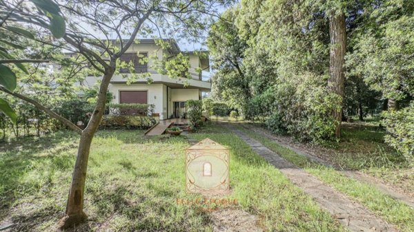 casa indipendente in vendita a Pietrasanta in zona Motrone