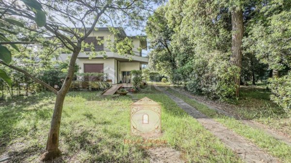 casa indipendente in vendita a Pietrasanta in zona Marina di Pietrasanta