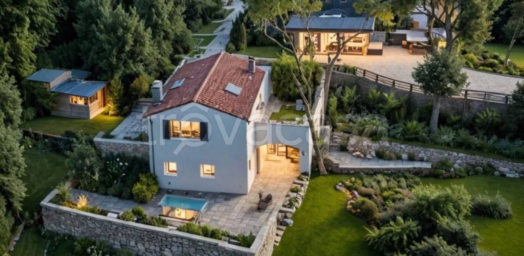 casa indipendente in vendita a Pietrasanta in zona Capezzano