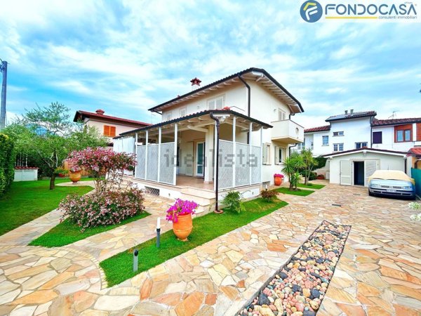 casa indipendente in vendita a Pietrasanta in zona Marina di Pietrasanta