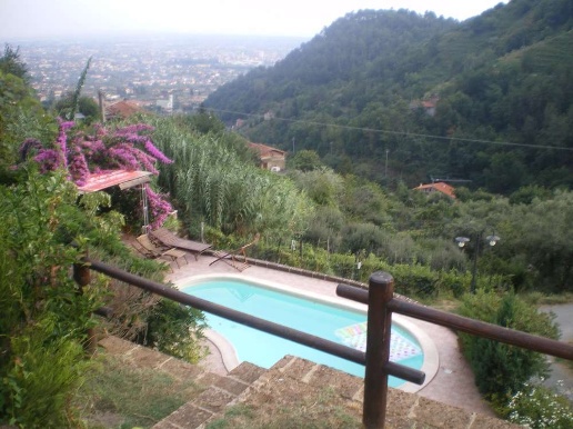 casa indipendente in vendita a Pietrasanta in zona Strettoia