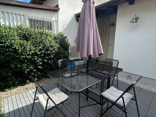 casa indipendente in vendita a Pietrasanta in zona Tonfano