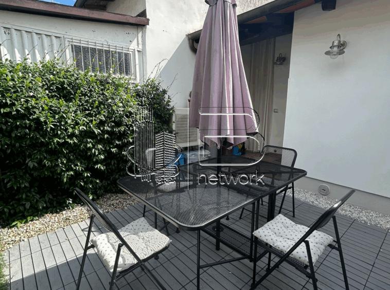 casa indipendente in vendita a Pietrasanta in zona Vignone