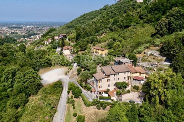casa indipendente in vendita a Pietrasanta in zona Castello