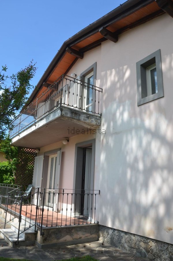 casa indipendente in vendita a Pietrasanta in zona Tonfano