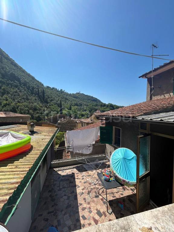appartamento in vendita a Pietrasanta in zona Valdicastello