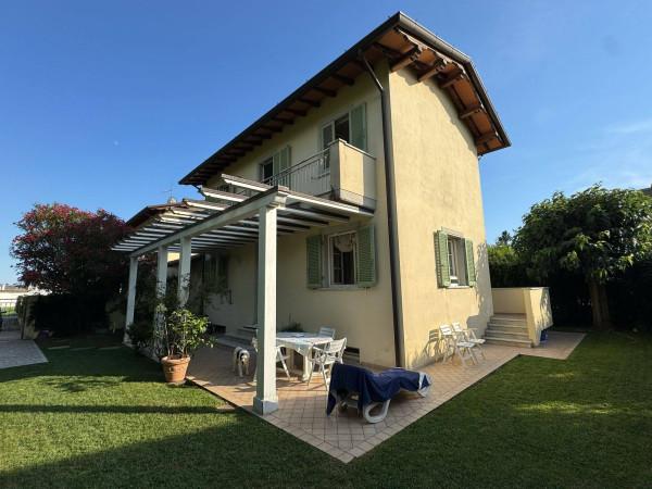 casa indipendente in vendita a Pietrasanta