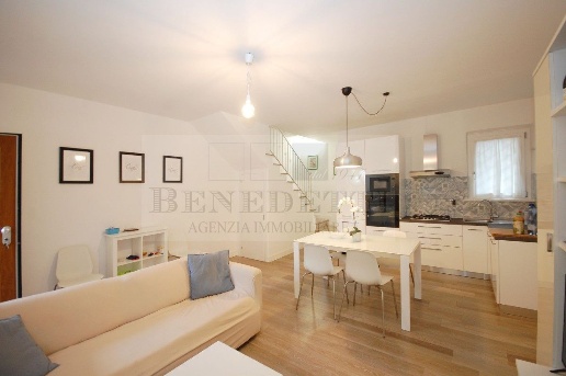 casa indipendente in vendita a Pietrasanta in zona Vignone
