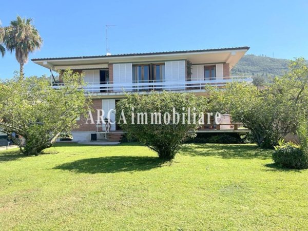 casa indipendente in vendita a Pietrasanta