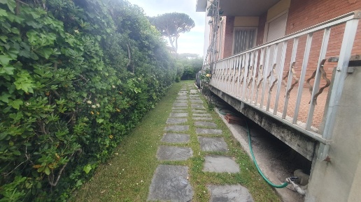 casa indipendente in vendita a Pietrasanta in zona Tonfano