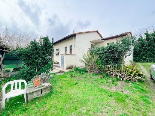 casa indipendente in vendita a Pietrasanta