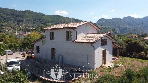 casa indipendente in vendita a Pietrasanta in zona Strettoia
