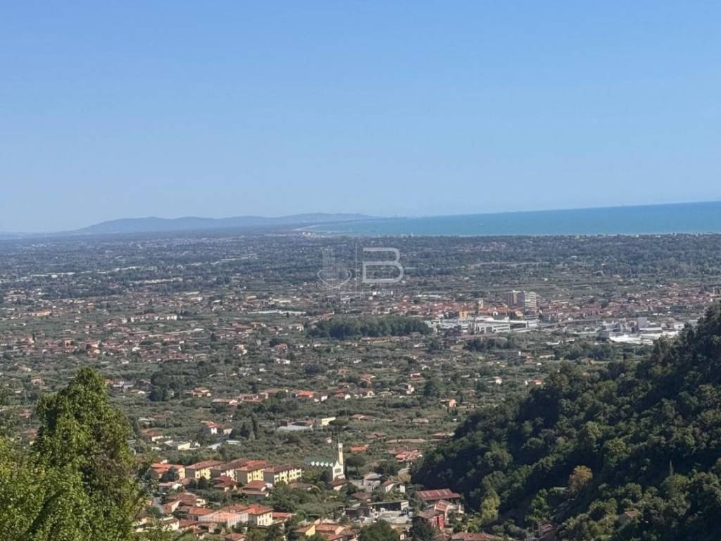 casa indipendente in vendita a Pietrasanta in zona Strettoia